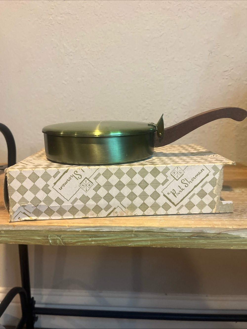 Vintage Park Industries Silent Butler Green Brass Crumber Catcher, Ashtray